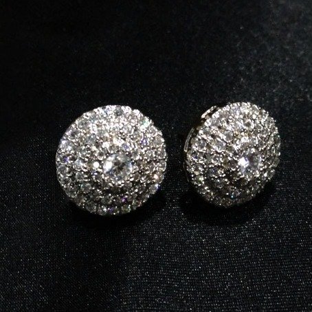 DIAMOND STUDS IN 18K WHITE GOLD WITH HM.
